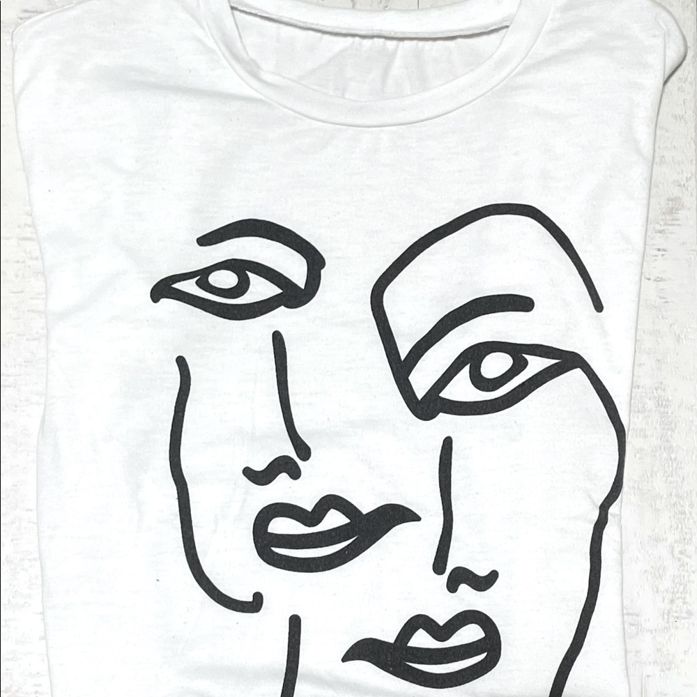 Chic Face Tee
